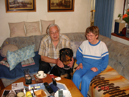 Rottweiler - Karlo sucht dringend ein neues Zuhause! Rottweiler - Karlo sucht dringend ein neues Zuhause!